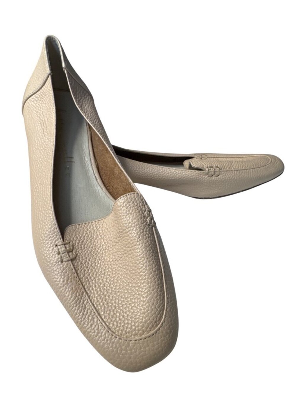 Bettye Muller Vali Pebbled Leather Loafers Beige Size 8 Women’s Comfortable Slip
